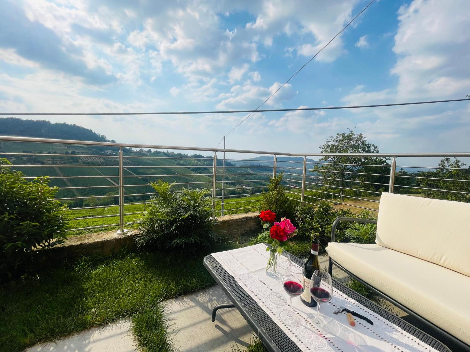 Ferienwohnung Casa Rafanelli Monforte dʼAlba Exterior foto