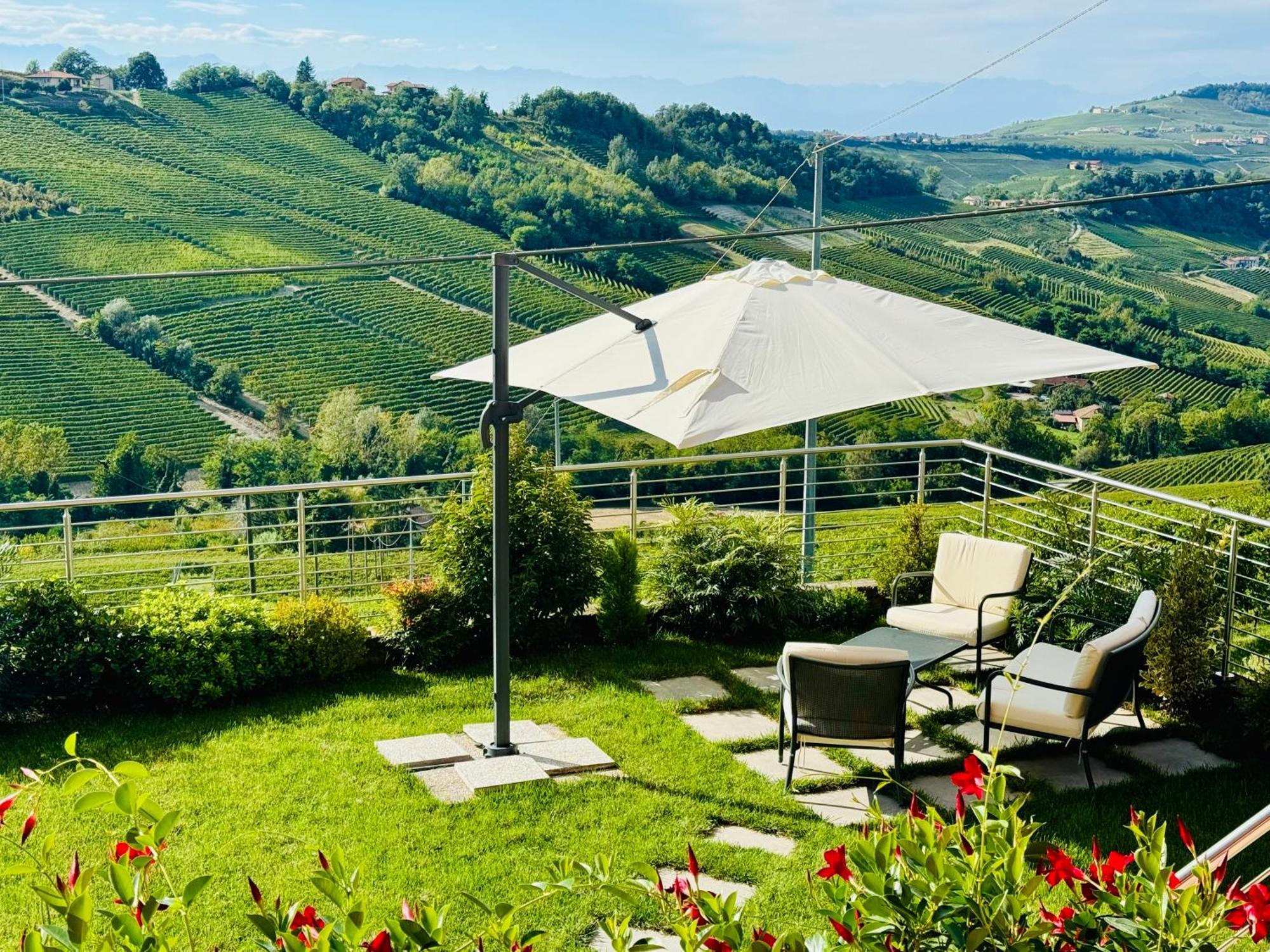 Ferienwohnung Casa Rafanelli Monforte dʼAlba Exterior foto